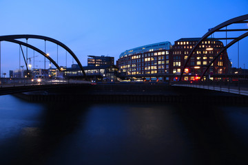 Naklejka premium Hamburg bei Nacht