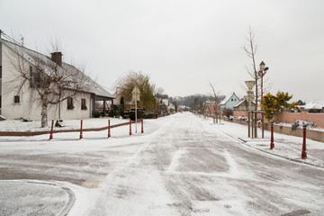 Obraz premium Rue de village sous la neige