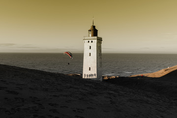 Leuchtturm und Paraglider