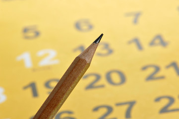 1月のカレンダーと鉛筆で入試試験のイメージ