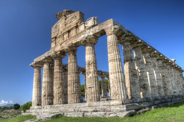 Fototapeta na wymiar Temple of Athena in Paestum
