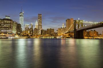 Naklejka na ściany i meble Manhattan Skyline From Brooklyn At Night