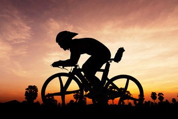 Obraz premium Cycling on twilight time