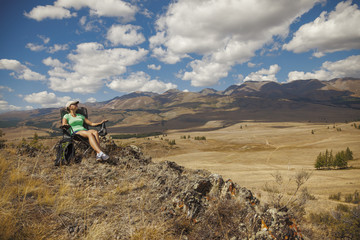 Obraz premium Happy tourist girl on the mountain