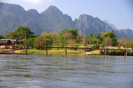 Pont au Laos