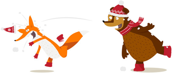 renard et ours faisant une bataille de boule de neige