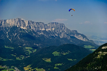 Fototapeta na wymiar Gleitflieger über den Alpen
