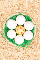 Frohe Ostern, Eier im Korb, Ostermarkt, Holzwolle