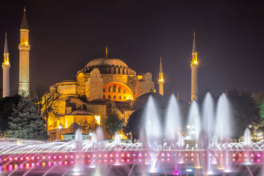 Hagia Sophia and fountain at night