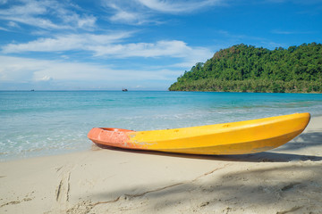 Fototapeta na wymiar Colorful kayaks on the tropical beach