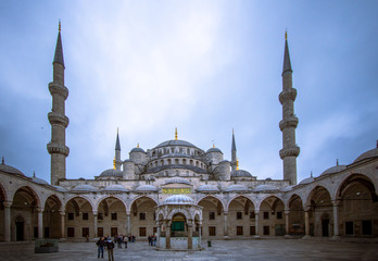 Fototapeta na wymiar Blue mosque courtyard, Istanbul