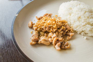 Rice with chicken fried with garlic and black pepper