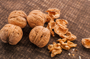  peeled nuts