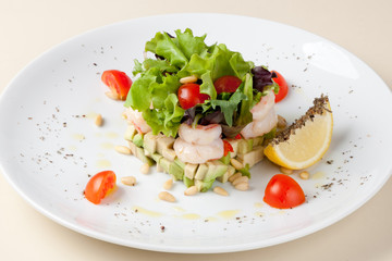 salad with shrimp and avocado