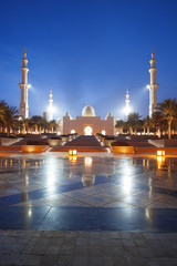 Fototapeta na wymiar Sheikh Zayed mosque in Abu Dhabi,UAE, Middle East