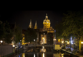 Fototapeta na wymiar Amsterdam night: Church of Saint Nicholas