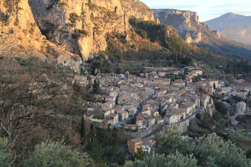 Fototapeta premium moustier Sainte Marie soleil couchant