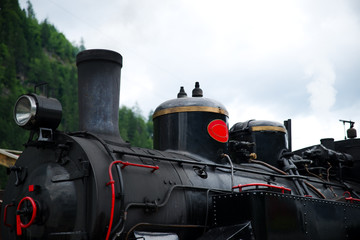 Obraz premium Zillertalbahn in den Alpen - Österreich