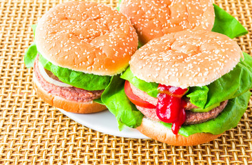 plate hamburgers wooden mat