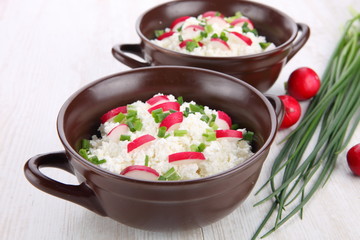 Cottage cheese with radish and chives
