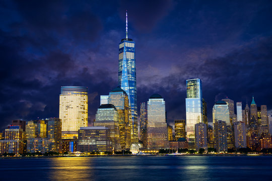 Fototapeta Lower Manhattan skyline at twilight, New York