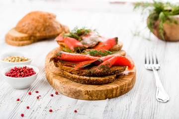 graved lachs geräucherter