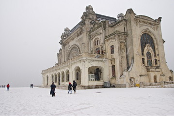 Fototapeta na wymiar Snowing on the shore at the Black Sea