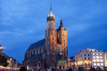 Fototapeta na wymiar St Mary's Basilica in Krakow at Night