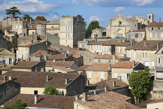 Mittelalterliches Dorf Saint-Emilion im Weinanbaugebiet