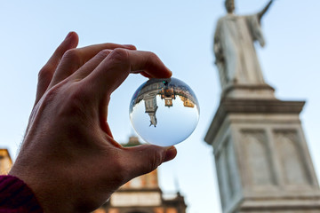 statua di piazza dante a napoli