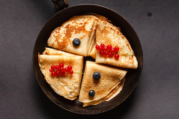 pancakes with berries