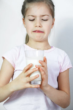 M&auml;dchen mag keine Milch