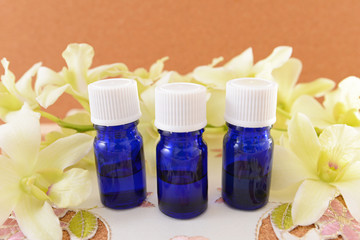 青いボトルのエッセンシャルオイル