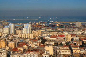 Alger et son port de commerce, Algérie © Picturereflex