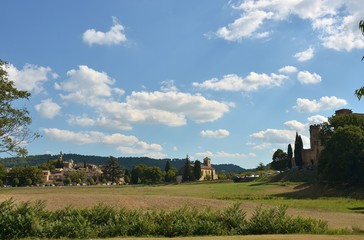 Fototapeta na wymiar Village et château de lourmarin