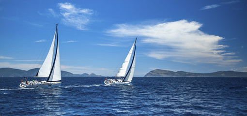 Obraz premium Panorama of the yacht race in the open sea. Luxury yachts.