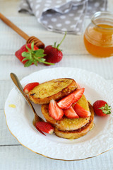 brunch - toast with strawberries