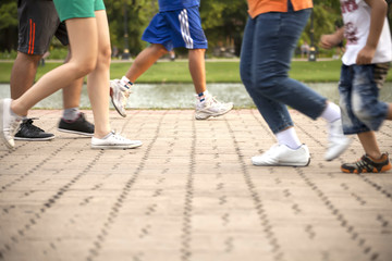 people running race