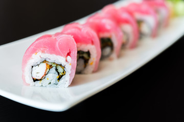 Tuna sushi roll