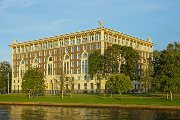 Fototapeta na wymiar Saint-Petersburg, apartment house