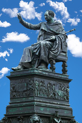 Fototapeta na wymiar Denkmal König Maximilian I. Joseph Oper München