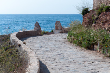Coastal path with turn and horizon