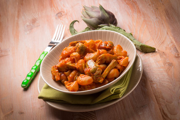 pasta with artichoke and tomatoes sauce