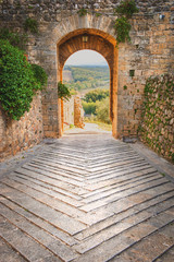 Fototapeta na wymiar Exit the town of Monteriggioni with views of the Tuscan landscap