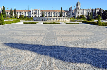 kunstvolles Pflaster vor dem Kloster Belem Lissabon