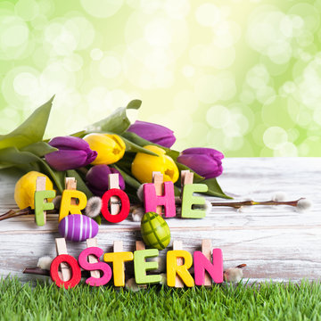 Frohe Ostern auf Birke Hintergrund grün Bokeh