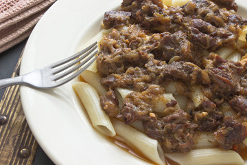 Naklejka premium Beef goulash with macaroni in plate