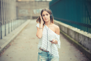 Fototapeta premium young beautiful woman girl autumn listening music