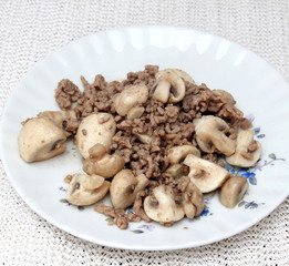 Hackfleisch mit Champignons