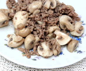 Hackfleisch mit Champignons